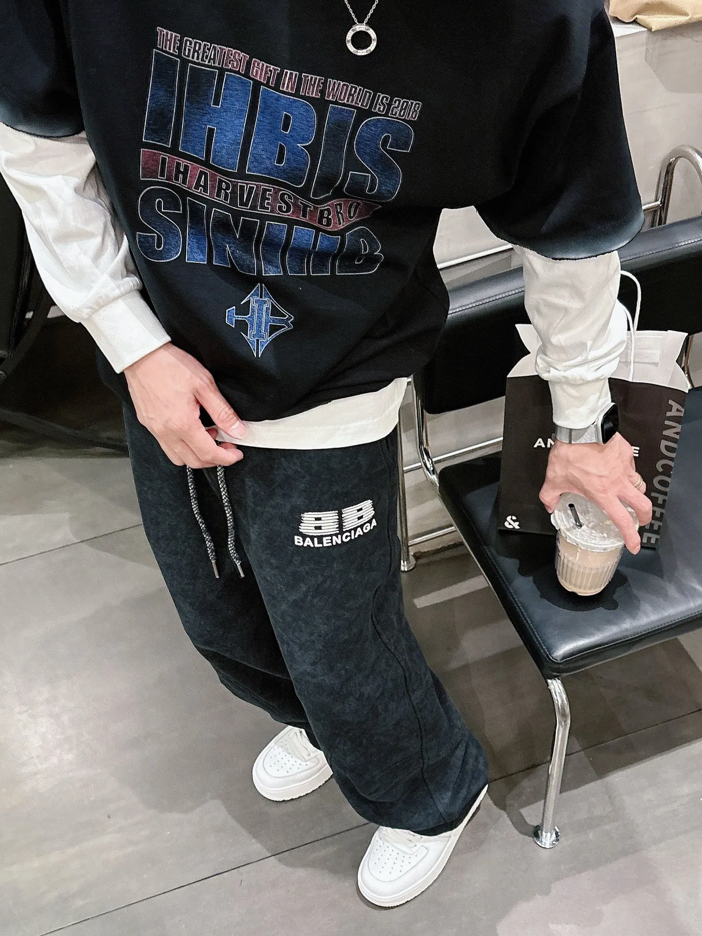 Balenciaga 🆕2026 Autumn and Winter New Arrival Casual Pants! The official website will be released simultaneously. Brand Classic LOGO casual pants, customized fabrics, excellent comfort and strong touch. Highly recognisable, perfect appearance and craftsmanship. Size:M-3XL